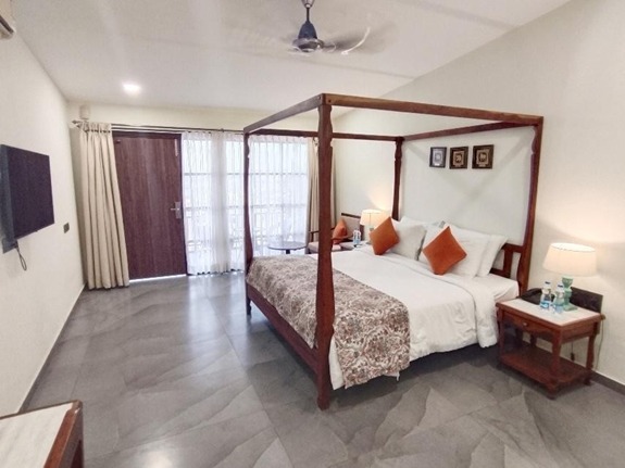 DLX room (partial lake view) at Avior Resorts